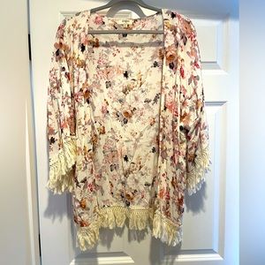 Ladies Umgee Size m/l kimono fringe bottom pretty colors fringe sleeve pretty